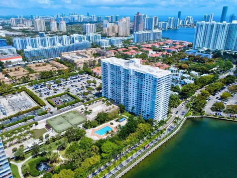 2851 Ne 183rd Street Aventura FL 33160