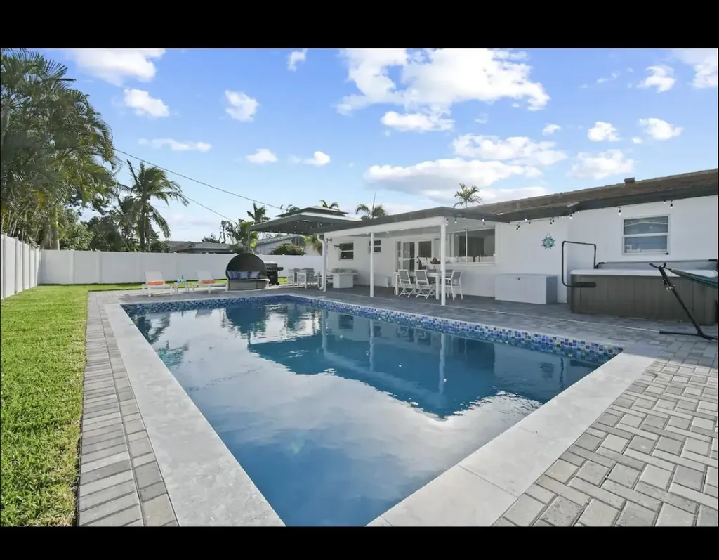 5040 NE 22nd Avenue Lighthouse Point FL 33064