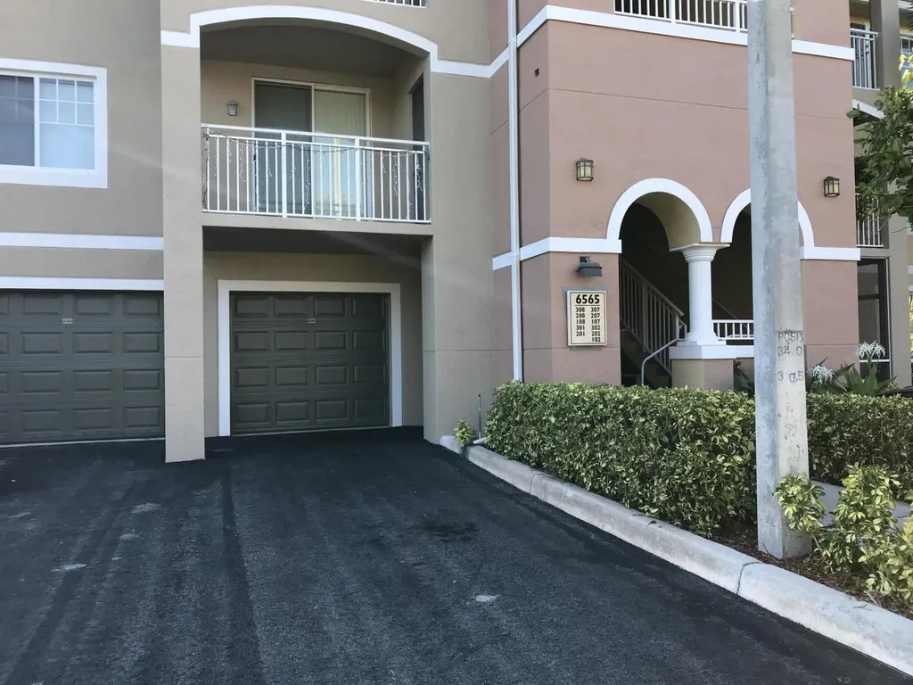 6565 Emerald Dunes Drive West Palm Beach FL 33411