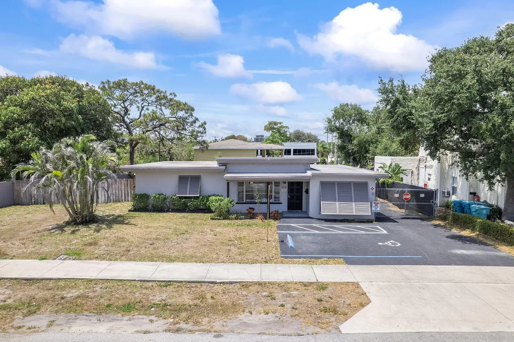 215 NW 3rd Street Boynton Beach FL 33435