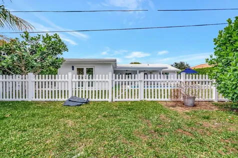 998 Sw 7th Street Boca Raton FL 33486