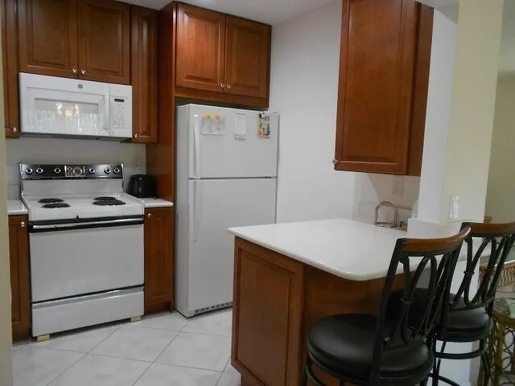 457 Flanders J Delray Beach FL 33448