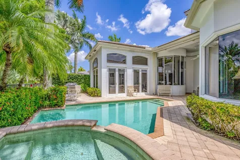 119 Via Paradisio Palm Beach Gardens FL 33418