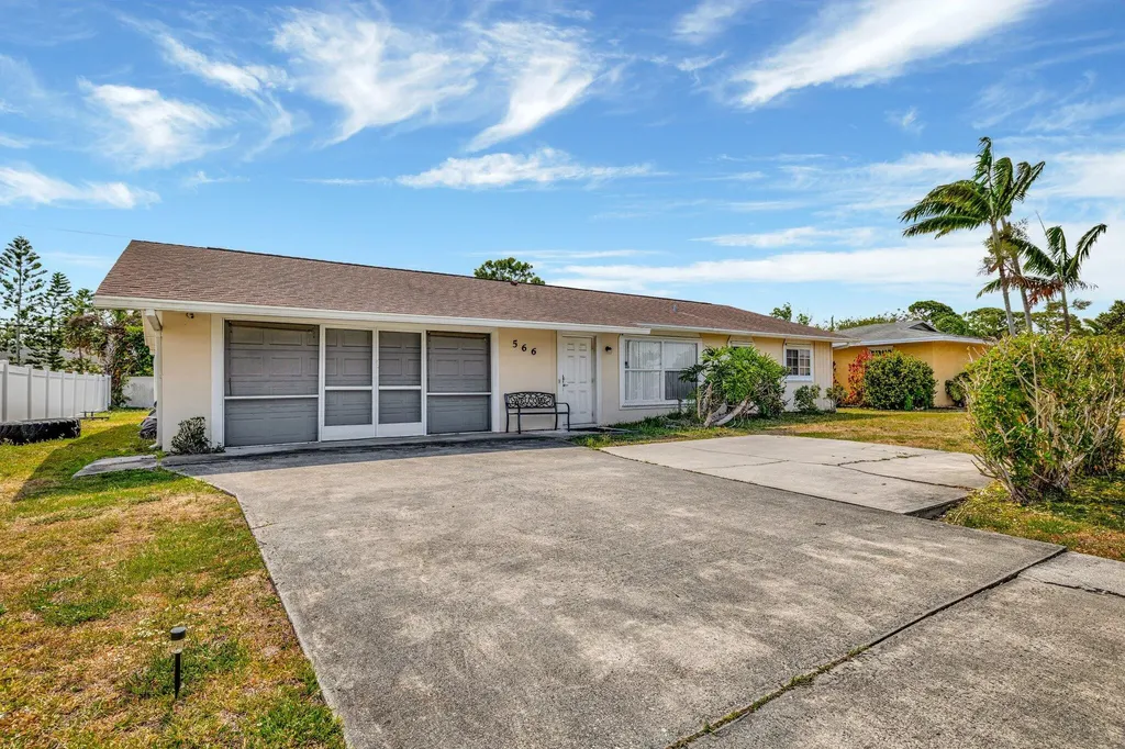 566 Se Floresta Drive Port Saint Lucie FL 34983