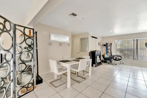 566 Se Floresta Drive Port Saint Lucie FL 34983