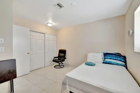 566 Se Floresta Drive Port Saint Lucie FL 34983