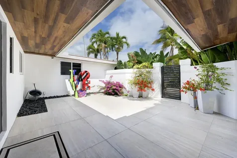 520 Ne 17th Street Boca Raton FL 33432