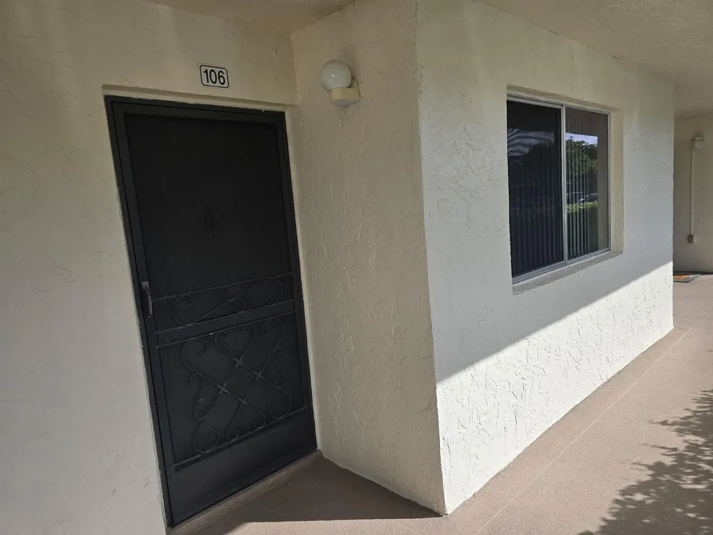 3186 Via Poinciana Lake Worth FL 33467