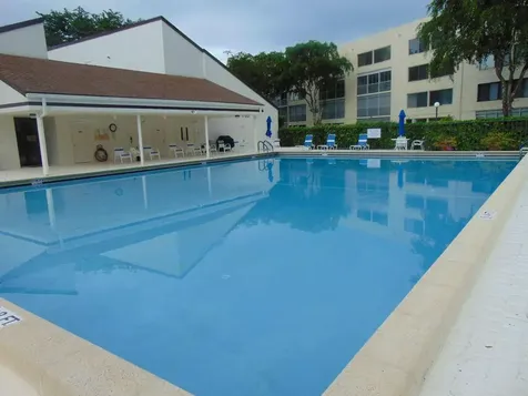 3186 Via Poinciana Lake Worth FL 33467