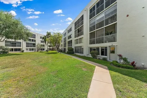 3186 Via Poinciana Lake Worth FL 33467
