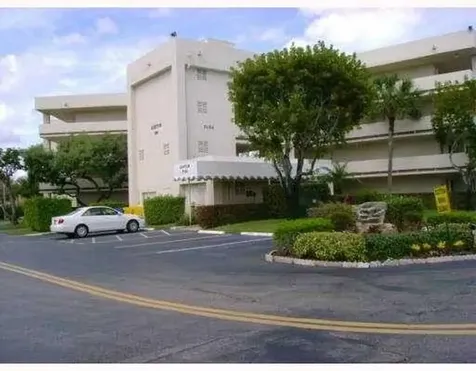 3186 Via Poinciana Lake Worth FL 33467