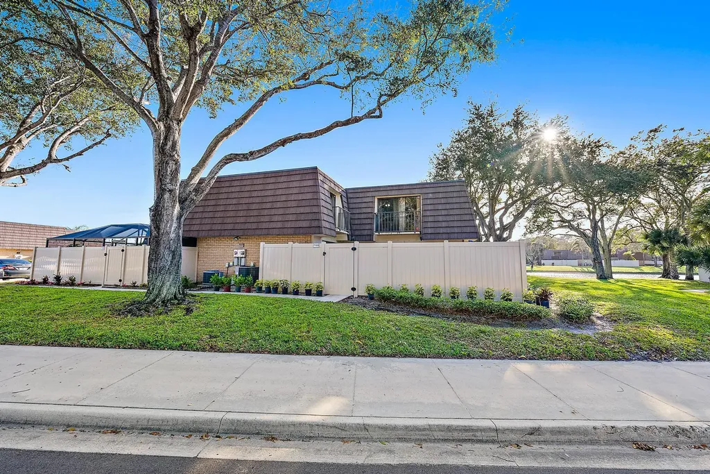 7105 71st Way West Palm Beach FL 33407