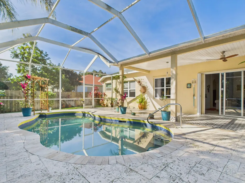 4935 47th Place Vero Beach FL 32967
