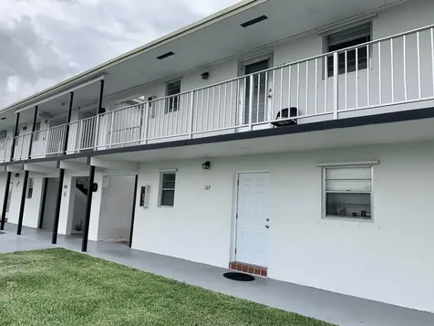 1113 Lake Terrace Boynton Beach FL 33426