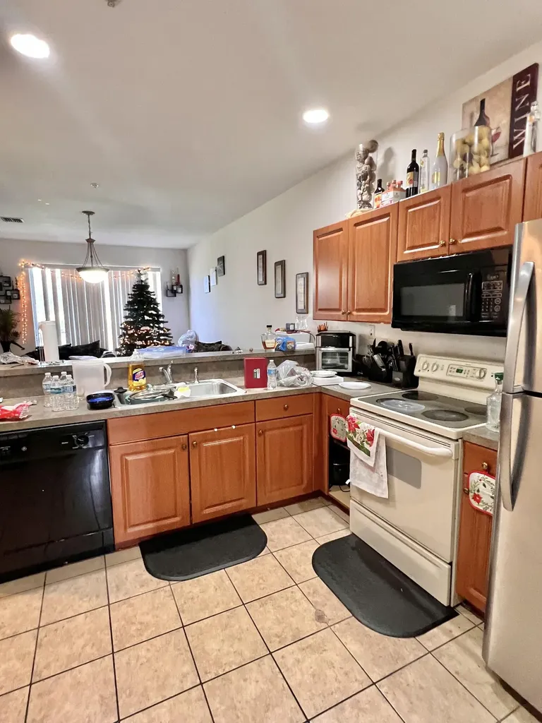 2010 Freeport Lane Riviera Beach FL 33404