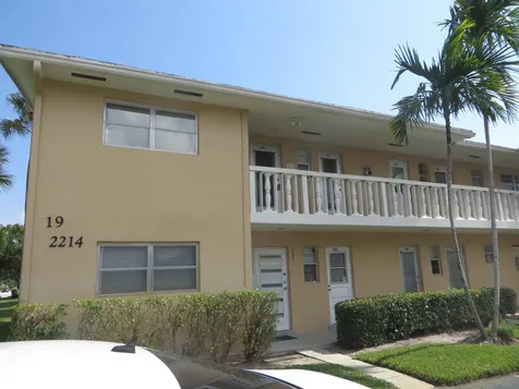2214 NE 1st Way Boynton Beach FL 33435