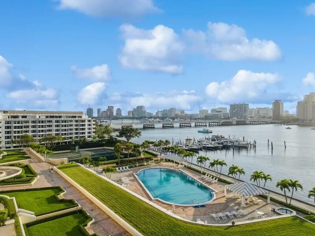 150 Bradley Place Palm Beach FL 33480