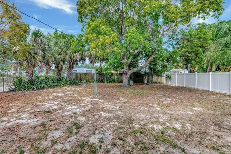 381 Sw 2nd Street Boca Raton FL 33432