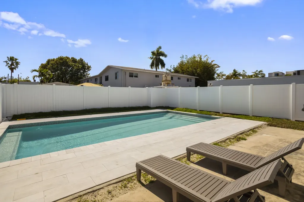 1640 Washinghton Street Hollywood FL 33020
