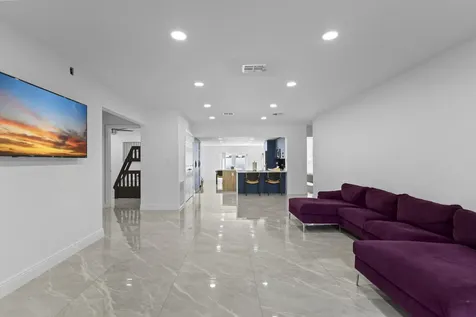 1640 Washinghton Street Hollywood FL 33020