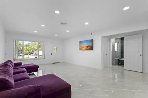 1640 Washinghton Street Hollywood FL 33020