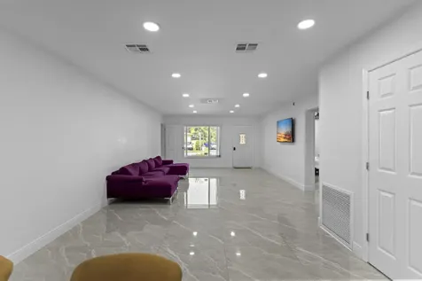 1640 Washinghton Street Hollywood FL 33020