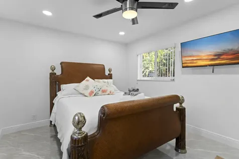 1640 Washinghton Street Hollywood FL 33020