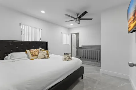 1640 Washinghton Street Hollywood FL 33020