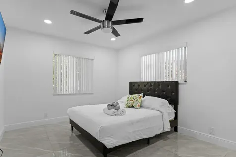 1640 Washinghton Street Hollywood FL 33020