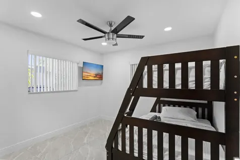 1640 Washinghton Street Hollywood FL 33020