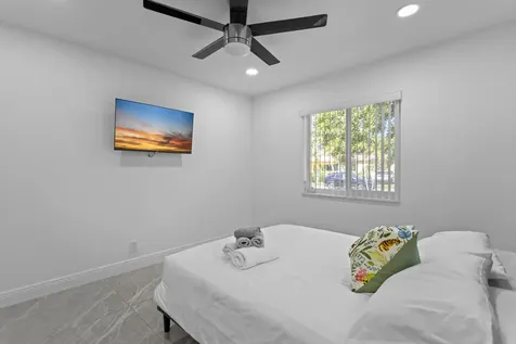 1640 Washinghton Street Hollywood FL 33020