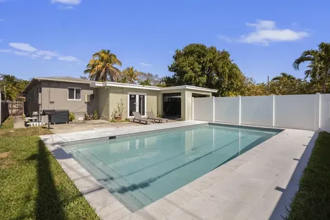 1640 Washinghton Street Hollywood FL 33020