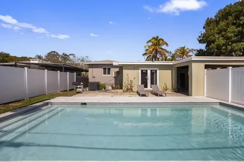 1640 Washinghton Street Hollywood FL 33020