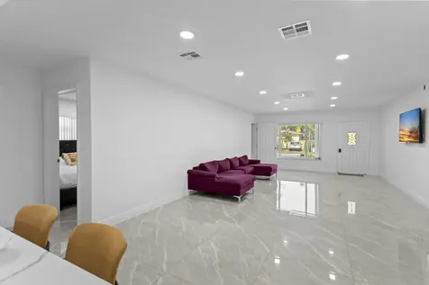 1640 Washinghton Street Hollywood FL 33020