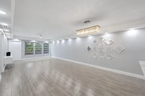 9305 Flynn Circle Boca Raton FL 33496