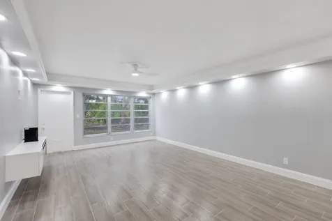 9305 Flynn Circle Boca Raton FL 33496