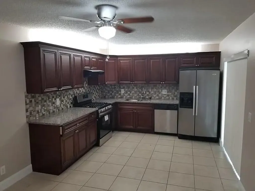 2184 White Pine Circle Greenacres FL 33415