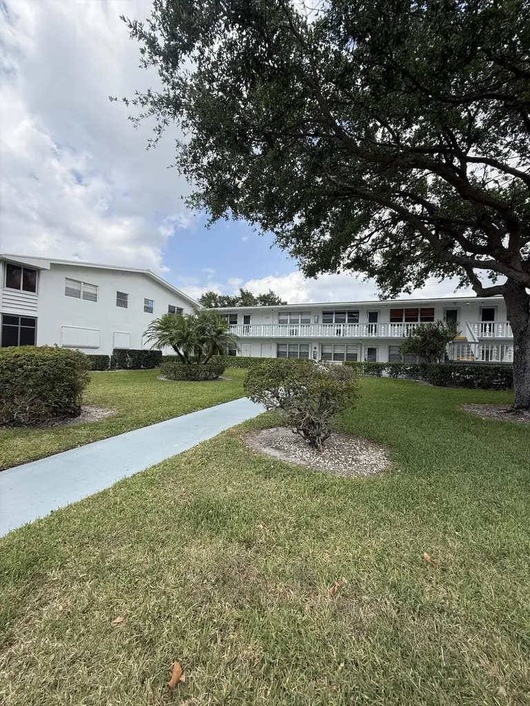 268 Windsor L West Palm Beach FL 33417