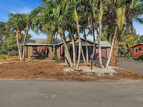 455 Janice Avenue South Bay FL 33493