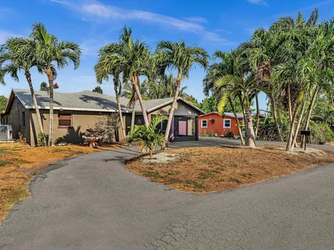 455 Janice Avenue South Bay FL 33493