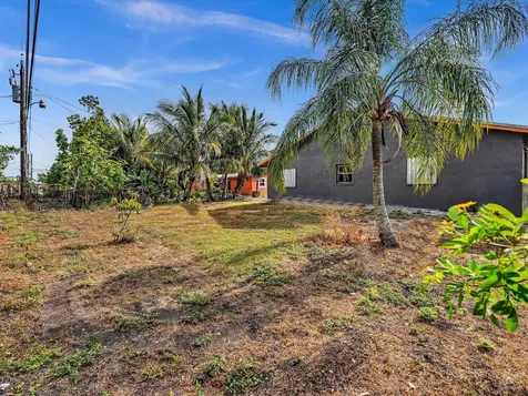 455 Janice Avenue South Bay FL 33493