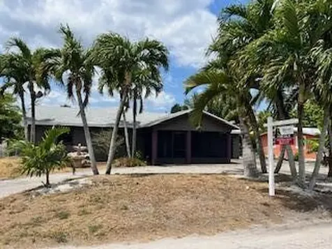 455 Janice Avenue South Bay FL 33493