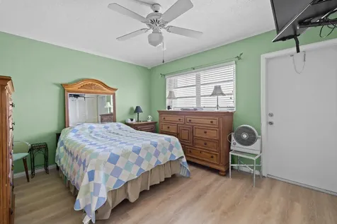 2570 S Federal Highway Boynton Beach FL 33435