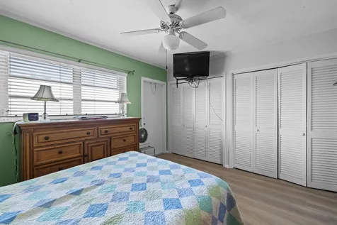 2570 S Federal Highway Boynton Beach FL 33435