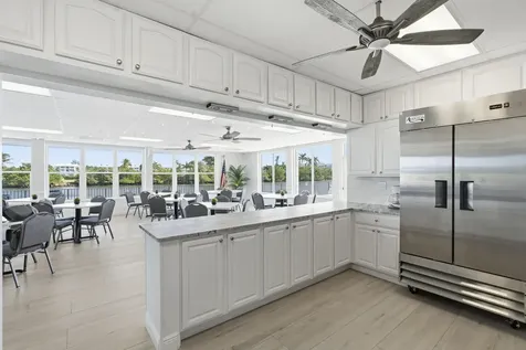 2570 S Federal Highway Boynton Beach FL 33435