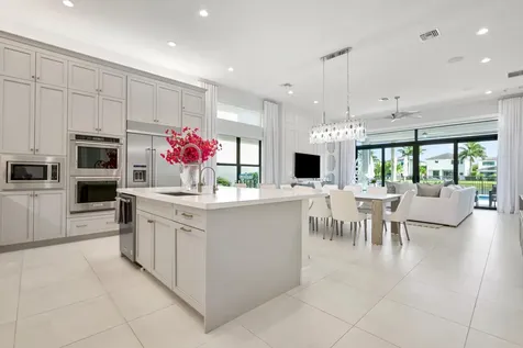 9046 Chauvet Way Boca Raton FL 33496