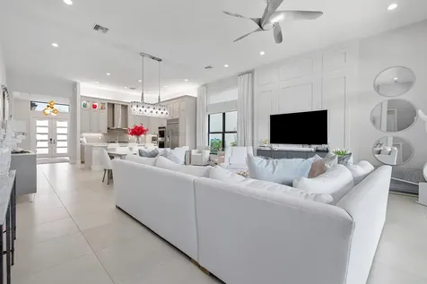 9046 Chauvet Way Boca Raton FL 33496