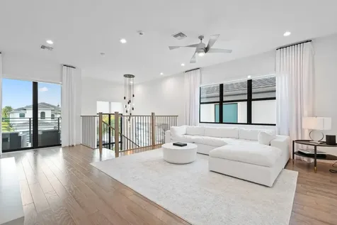 9046 Chauvet Way Boca Raton FL 33496