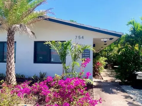 754 NE 40th Street Oakland Park FL 33334