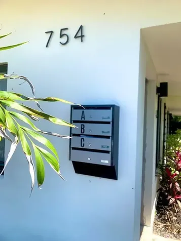 754 NE 40th Street Oakland Park FL 33334